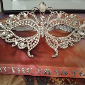 Silver rhinestone butterfly masquerade party mask #glamour